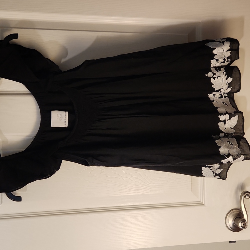 Bizz Princess black women's blouse size M with white floral stitching and lining